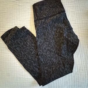 Lululemon Black/Gray Leopard Print Work Out Leggings size 6